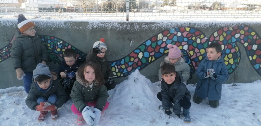 Neige à l’école!La glace et les bonhommes de neige!